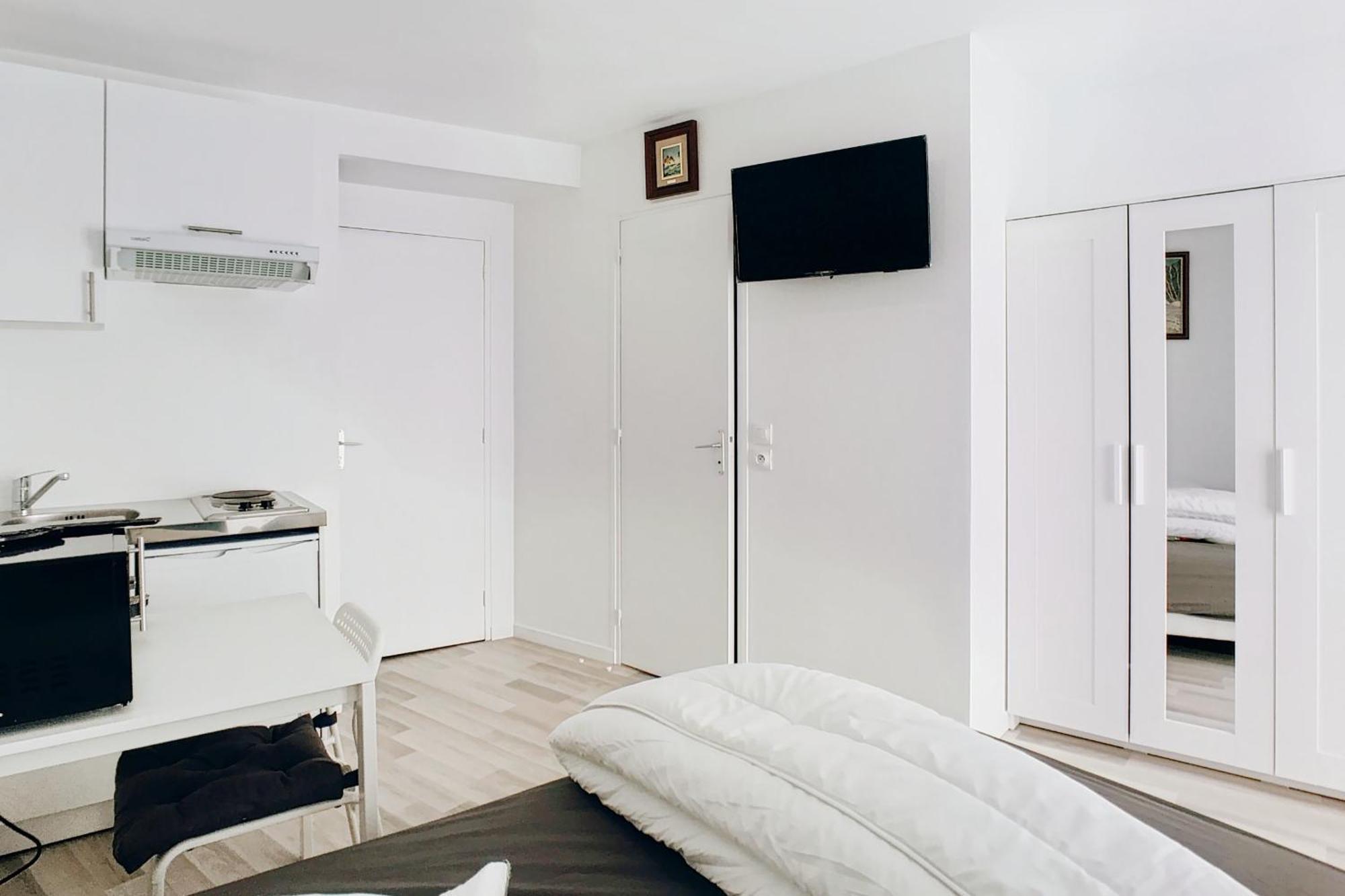 19m2 With Air Conditioning In The 15th * Paris
